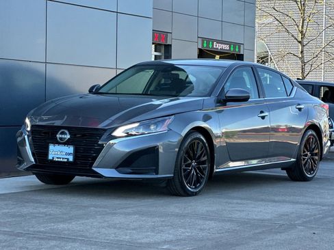 Used 2025 Nissan Altima 2.5 SV w/ SV Special Edition Package image 7