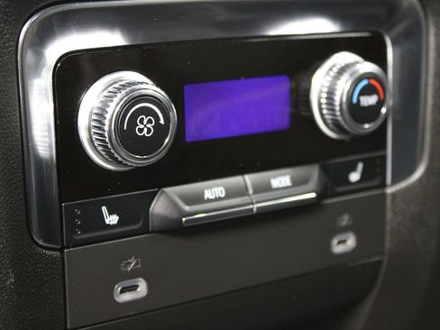 Used 2024 GMC Yukon XL AT4 w/ AT4 Premium Plus Package AWD/4WD image 18