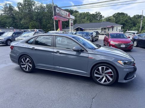 Used 2021 Volkswagen Jetta GLI FWD image 2