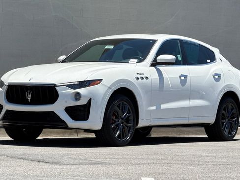 Used 2022 Maserati Levante Modena image 10
