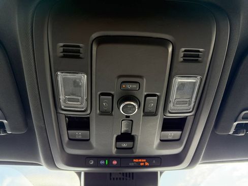 Used 2025 GMC Yukon Elevation w/ Technology Package AWD/4WD image 19