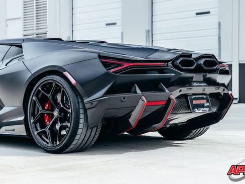 Used 2025 Lamborghini Revuelto image 77