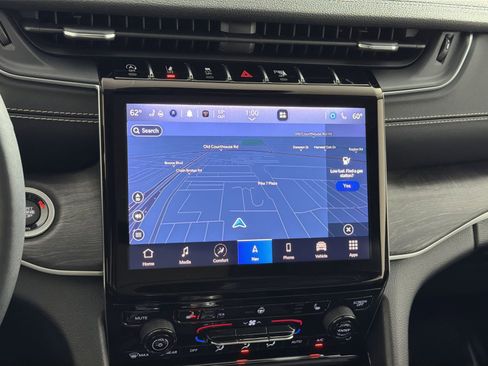 Used 2023 Jeep Grand Cherokee Limited image 20