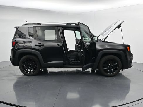 Used 2017 Jeep Renegade Altitude FWD image 41