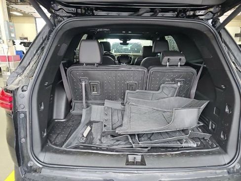 Used 2023 Chevrolet Traverse RS w/ LPO, Floor Liner Package AWD/4WD image 17