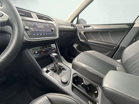 Used 2022 Volkswagen Tiguan SE w/ Panoramic Sunroof Package AWD/4WD image 19