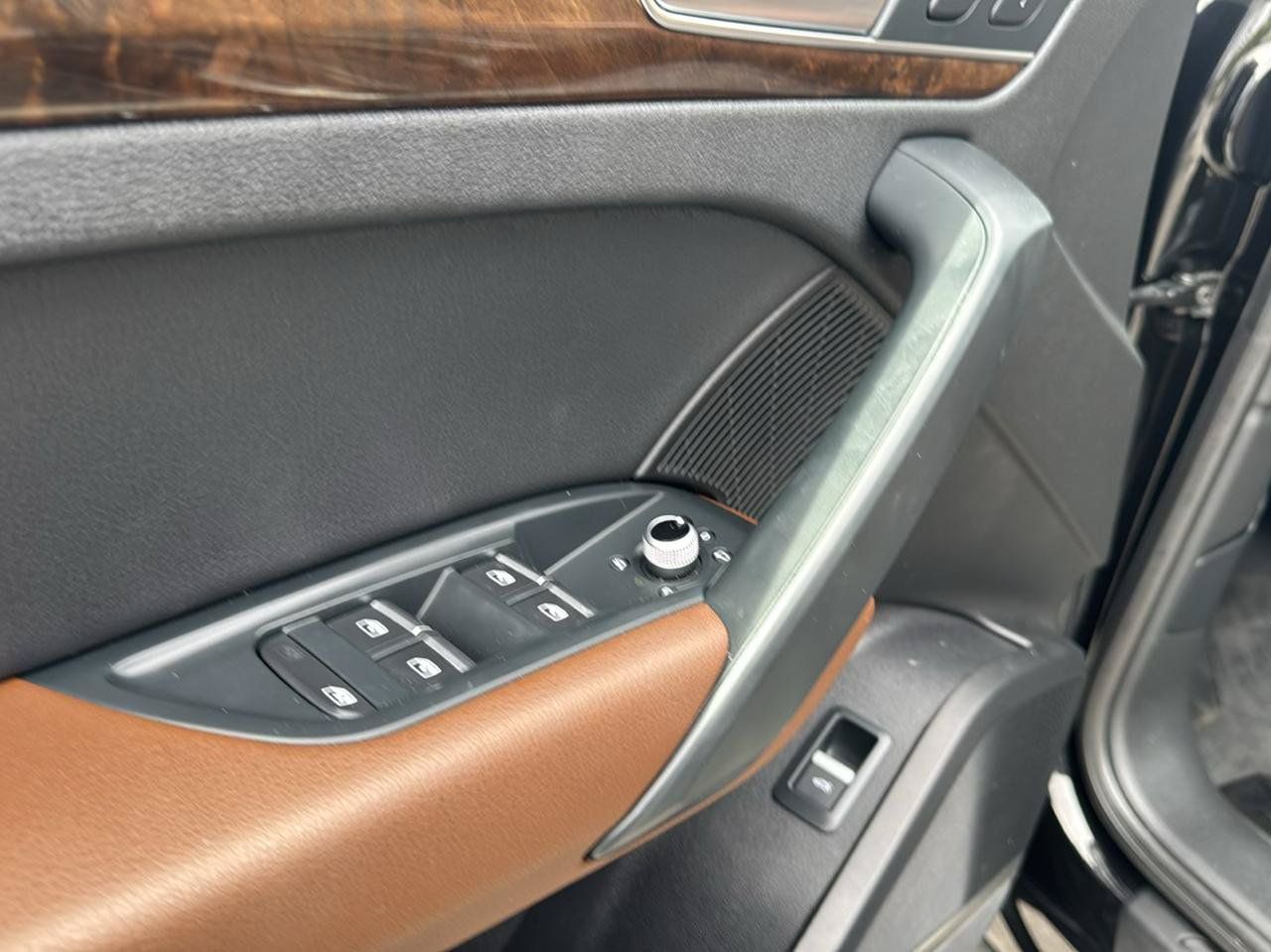 Used 2018 Audi Q5 2.0T Premium Plus w/ Premium Plus Package AWD/4WD image 23