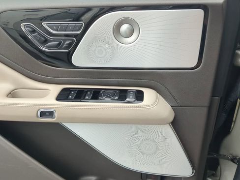 Used 2023 Lincoln Aviator Reserve w/ Equipment Group 201A RWD image 32
