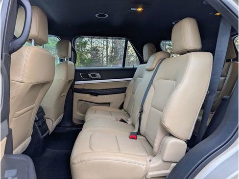 Used 2017 Ford Explorer XLT w/ Equipment Group 202A image 15