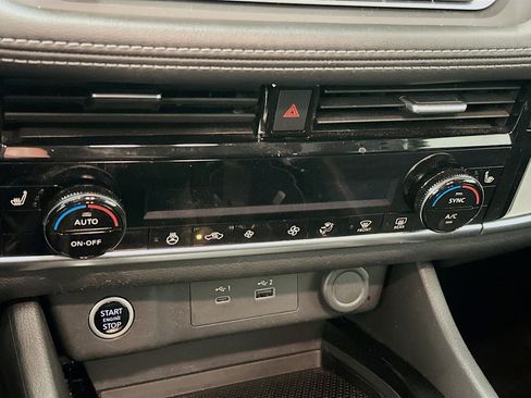 Used 2023 Nissan Rogue SV w/ SV Premium Package image 23