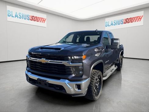 Used 2024 Chevrolet Silverado 2500 LT w/ Snow Plow Prep/Camper Package image 7