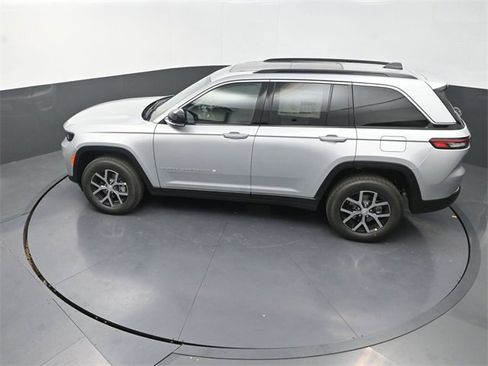 New 2025 Jeep Grand Cherokee Limited image 12