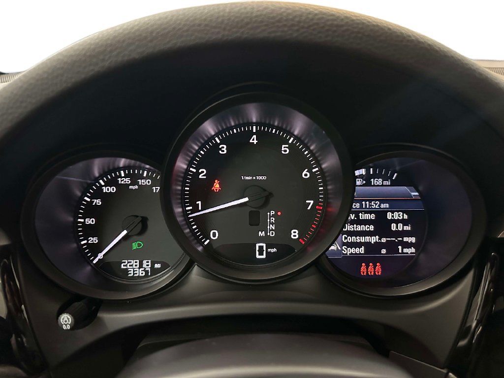 Used 2024 Porsche Macan AWD/4WD image 15
