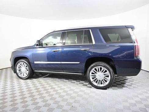 Used 2018 Cadillac Escalade Platinum AWD/4WD image 3