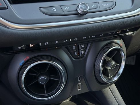New 2025 Chevrolet Blazer LT w/ Convenience Package image 20