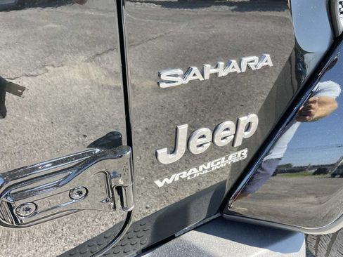 Used 2022 Jeep Wrangler Unlimited Sahara w/ Safety Group AWD/4WD image 31