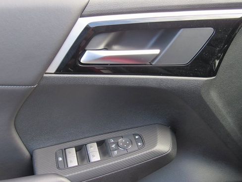 New 2025 Mitsubishi Outlander SE image 12