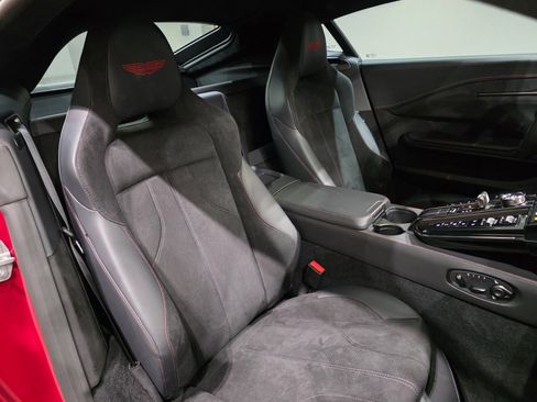 Used 2025 Aston Martin V8 Vantage Coupe RWD image 18