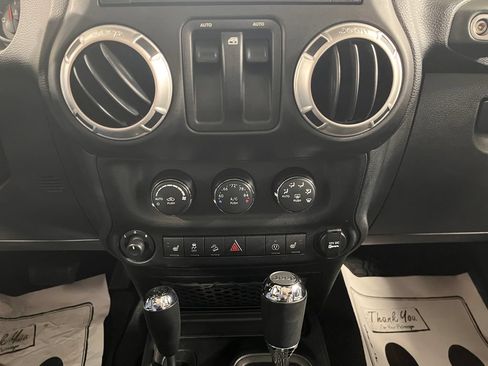 Used 2016 Jeep Wrangler Sahara AWD/4WD image 20