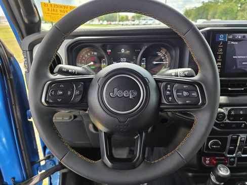 Used 2024 Jeep Wrangler Unlimited AWD/4WD image 24