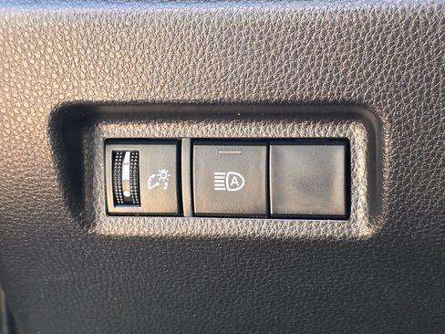 Used 2019 Toyota RAV4 XLE FWD image 46