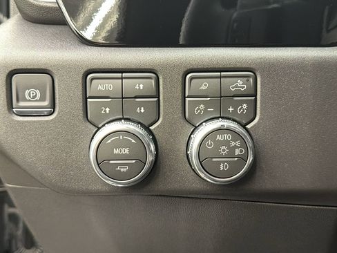 Used 2026 GMC Sierra 1500 SLT AWD/4WD image 31