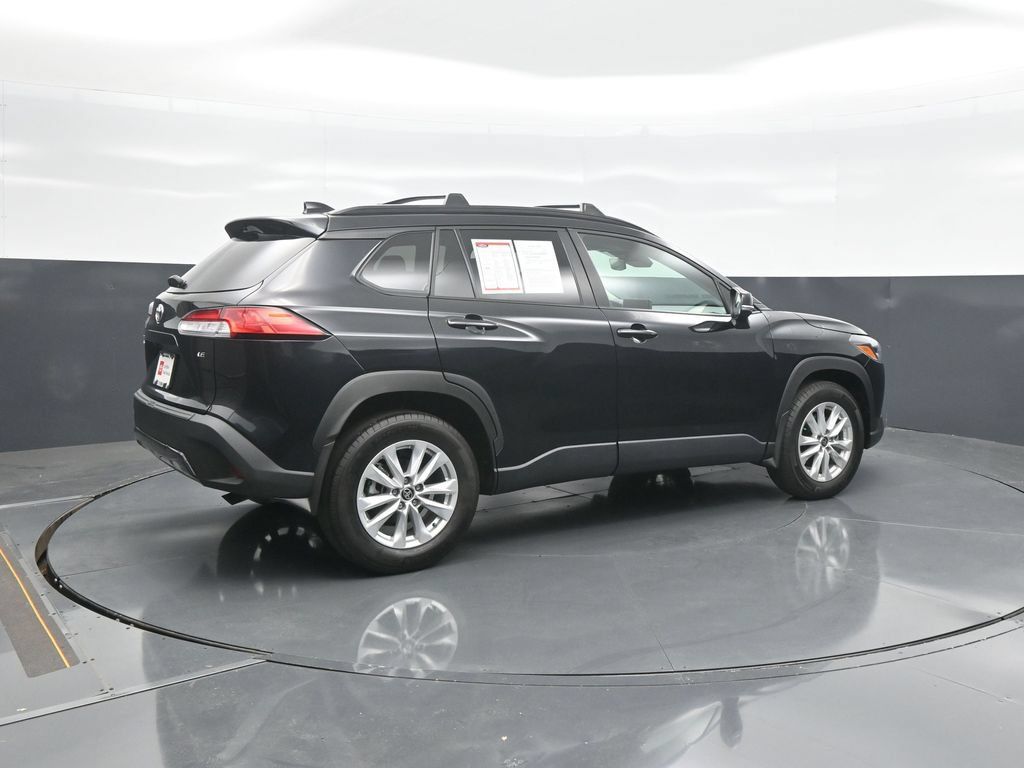 Used 2025 Toyota Corolla Cross LE FWD image 7