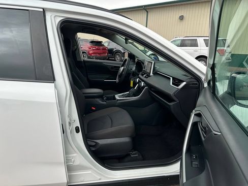 Used 2023 Toyota RAV4 LE AWD/4WD image 28