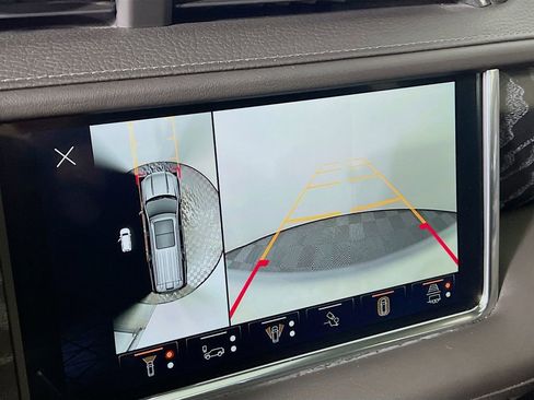 Used 2023 GMC Yukon Denali w/ Advanced Technology Package image 13