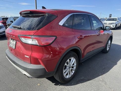 Certified 2020 Ford Escape SE image 3
