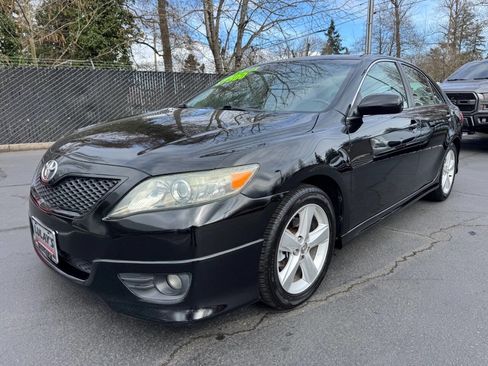 Used 2011 Toyota Camry SE w/ SE/XLE Extra-Value Pkg image 1