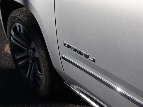 Used 2018 GMC Yukon Denali w/ Denali Ultimate Package image 19