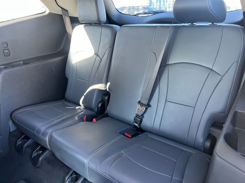 Used 2018 Buick Enclave Essence image 25