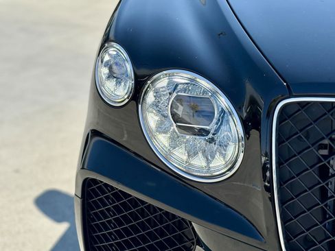 Used 2024 Bentley Bentayga image 4