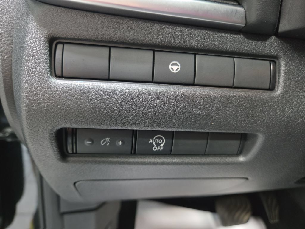Used 2023 Nissan Rogue SV AWD/4WD image 30