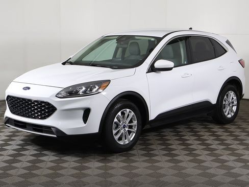 Used 2020 Ford Escape SE image 6