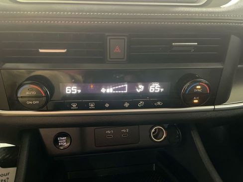 Used 2025 Nissan Rogue SV AWD/4WD image 18