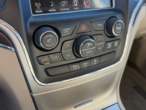 Used 2015 Jeep Grand Cherokee Overland image 23