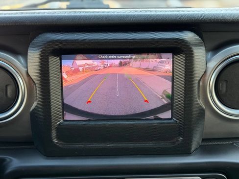 Used 2021 Jeep Wrangler Unlimited Sahara AWD/4WD image 29