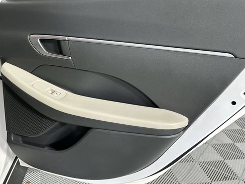 Used 2023 Hyundai Sonata SE FWD image 30