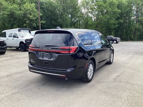New 2027 Chrysler Pacifica Select FWD image 7