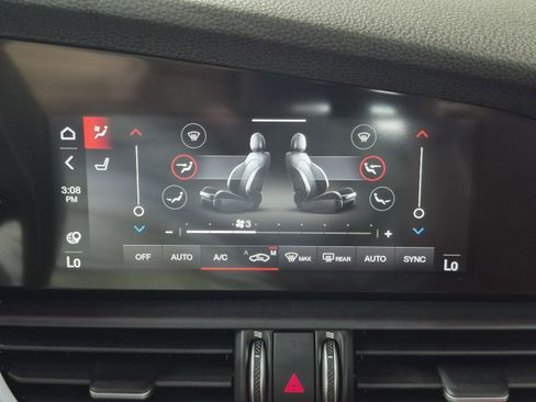 Used 2023 Alfa Romeo Giulia Veloce RWD image 35