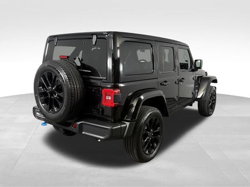 Used 2024 Jeep Wrangler Unlimited Sahara w/ Technology Group AWD/4WD image 7