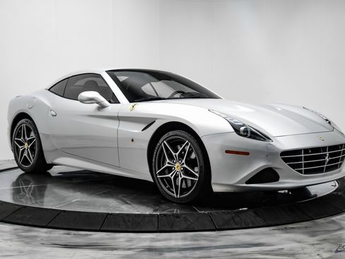 Used 2016 Ferrari California T image 32