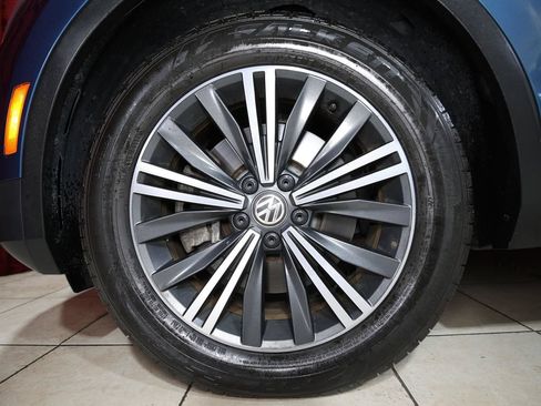 Used 2018 Volkswagen Tiguan SE w/ 18" Alloy Wheels Package FWD image 7