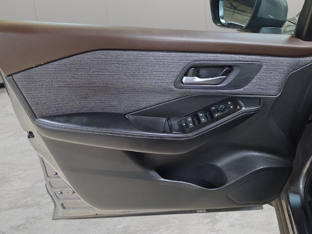 Used 2023 Nissan Rogue SV AWD/4WD image 12