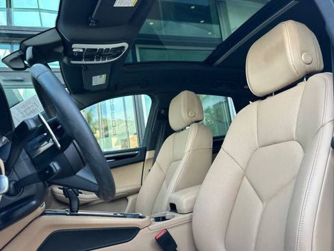 Used 2025 Porsche Macan image 5