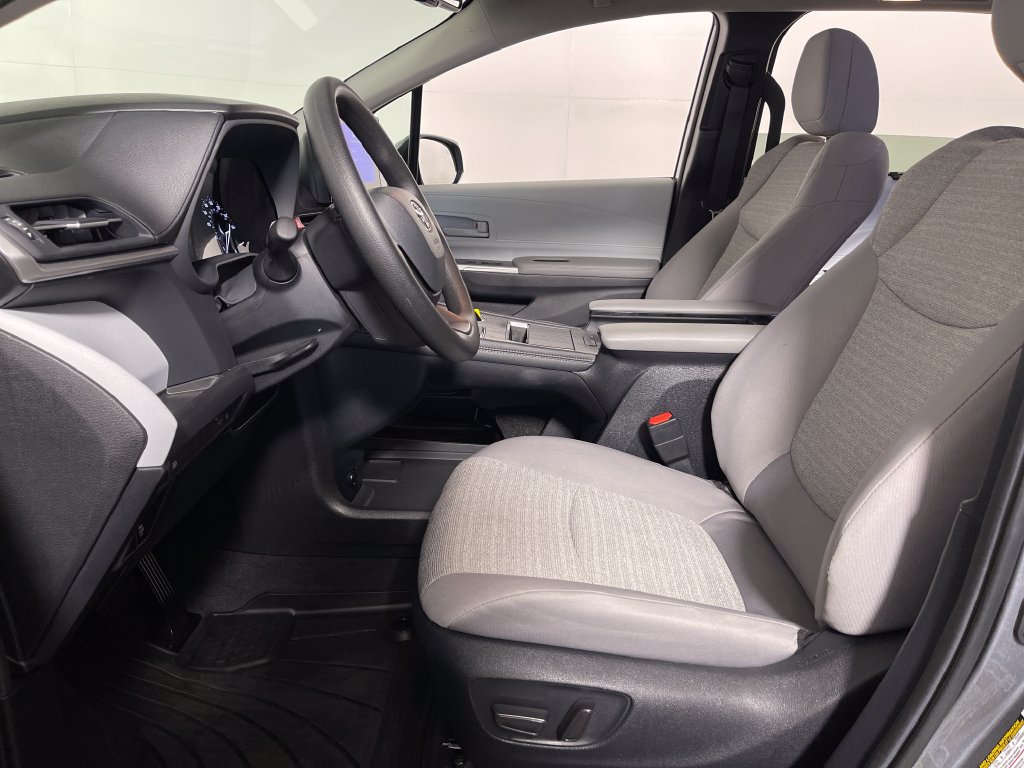 Certified 2026 Toyota Sienna LE AWD/4WD image 12