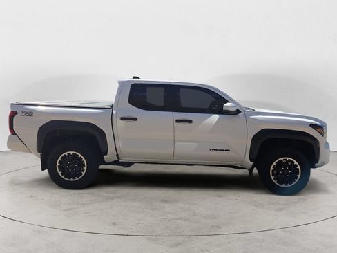 Used 2024 Toyota Tacoma TRD Off-Road w/ TRD Off Road Premium Package AWD/4WD image 4
