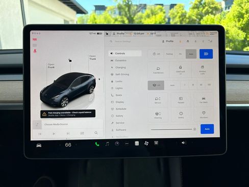 Used 2024 Tesla Model Y Long Range AWD/4WD image 17